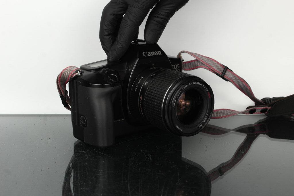 Canon EOS 650 + Canon EF 28 - 90mm 1:4 - 5.6 - Dutch|Thrift