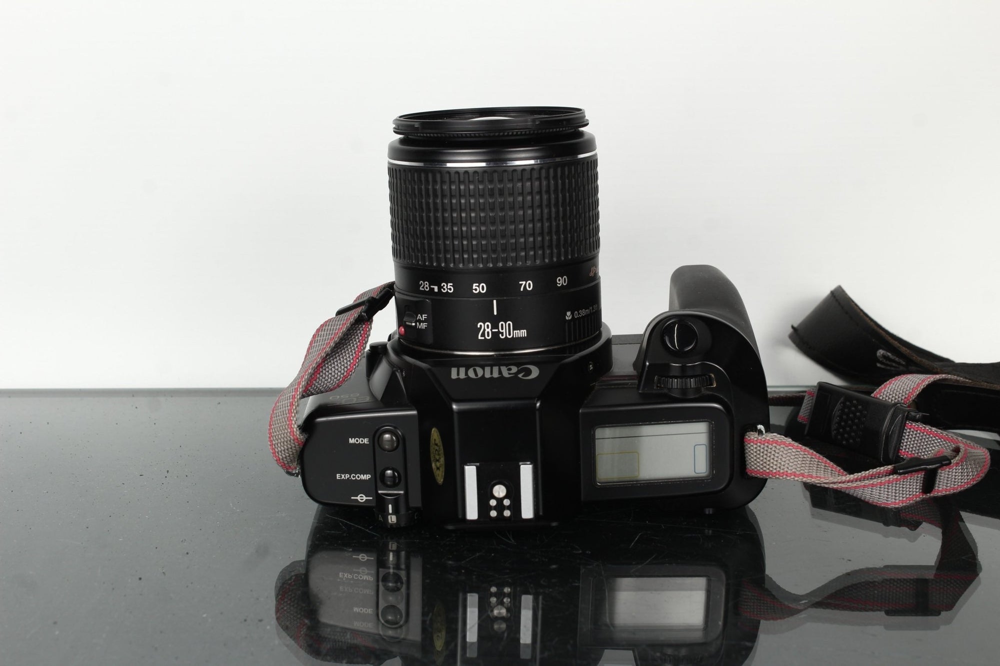 Canon EOS 650 + Canon EF 28 - 90mm 1:4 - 5.6 - Dutch|Thrift