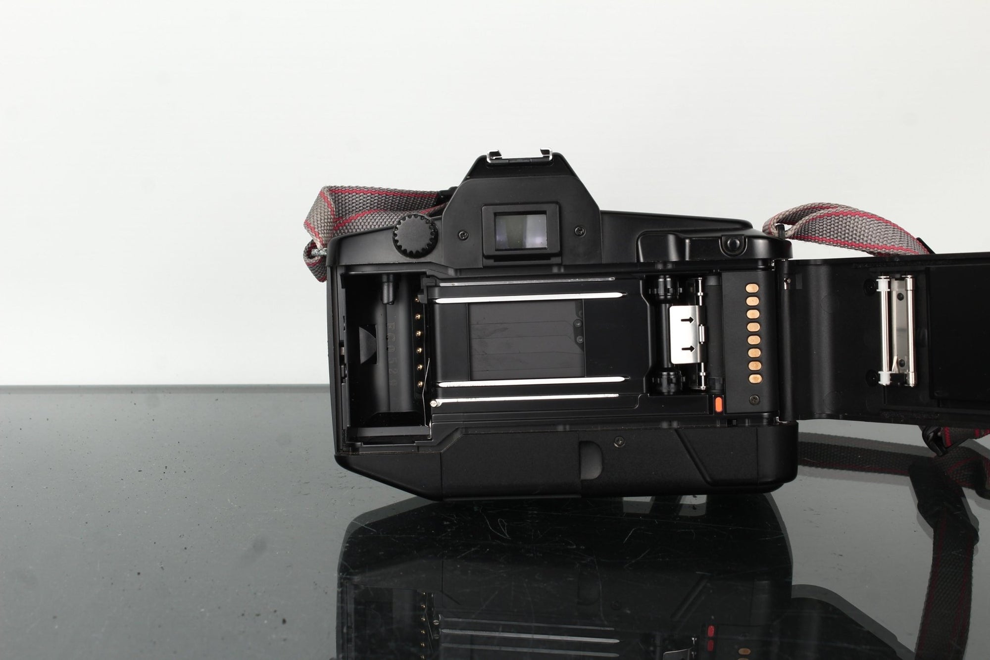 Canon EOS 650 + Canon EF 28 - 90mm 1:4 - 5.6 - Dutch|Thrift