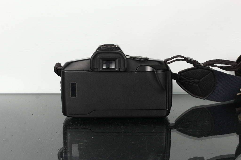 Canon EOS 850 + Canon Zoom Lens EF 28 - 105mm 1:4 - 5.6 - Dutch|Thrift