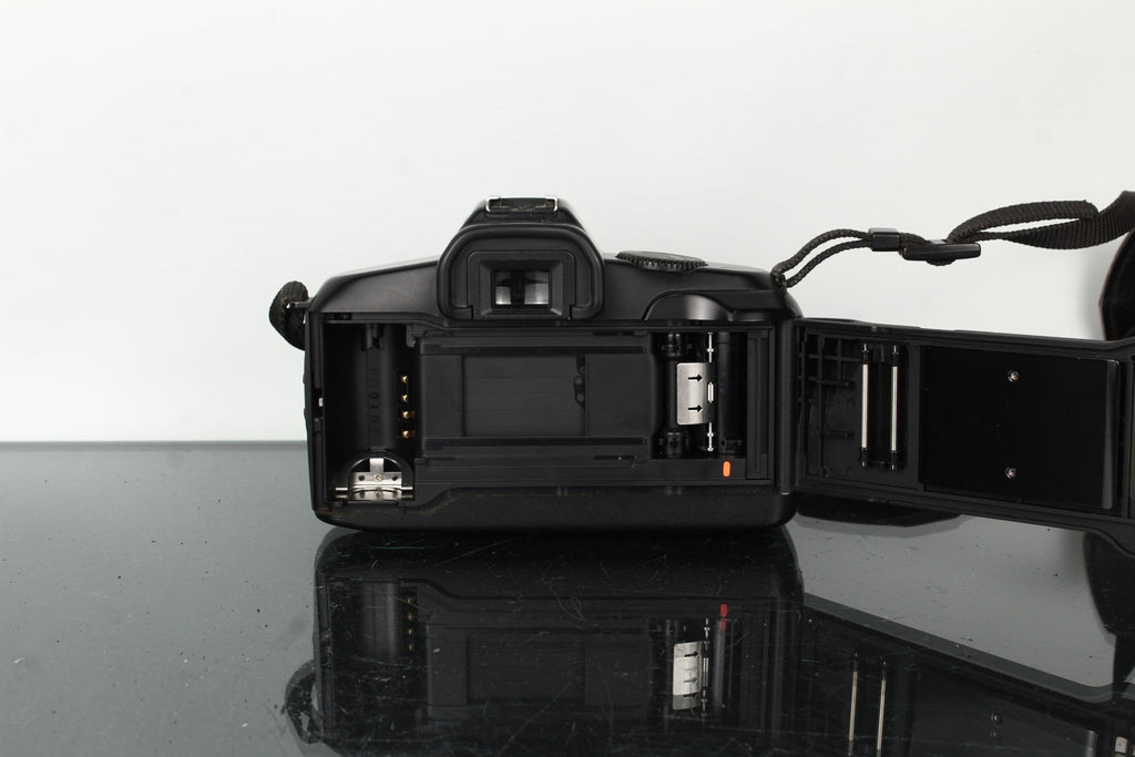 Canon EOS 850 + Canon Zoom Lens EF 28 - 105mm 1:4 - 5.6 - Dutch|Thrift