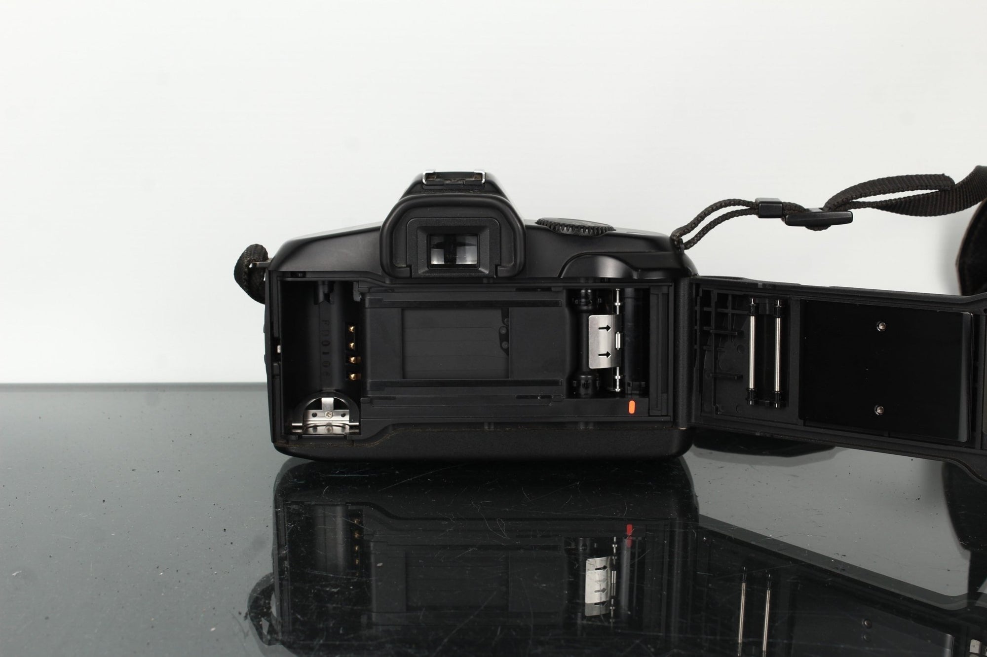 Canon EOS 850 + Canon Zoom Lens EF 28 - 105mm 1:4 - 5.6 - Dutch|Thrift