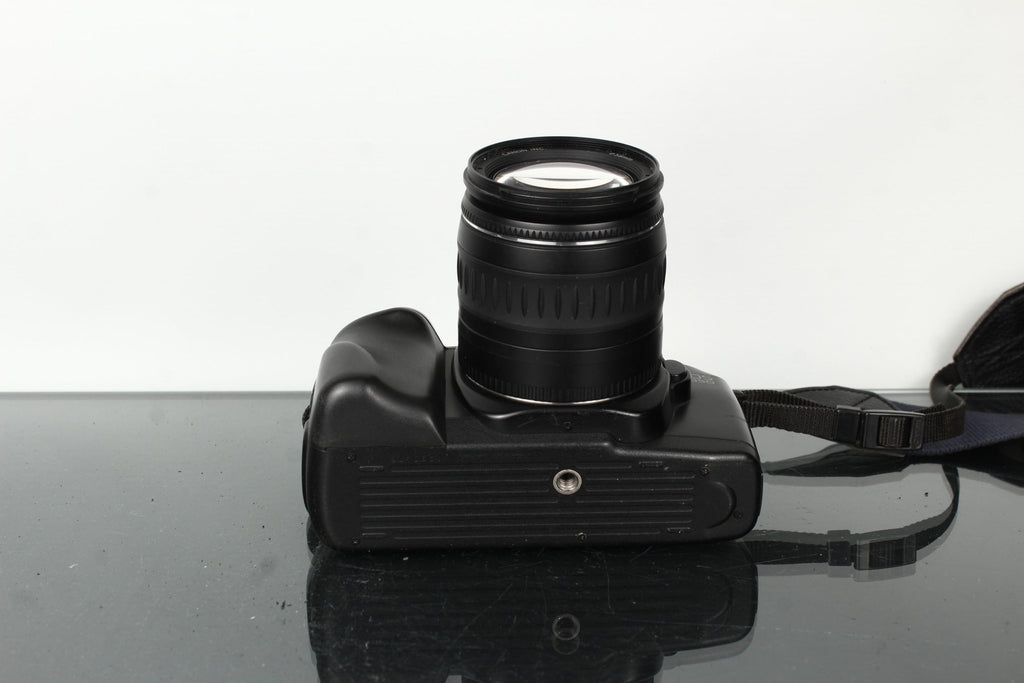 Canon EOS 850 + Canon Zoom Lens EF 28 - 105mm 1:4 - 5.6 - Dutch|Thrift