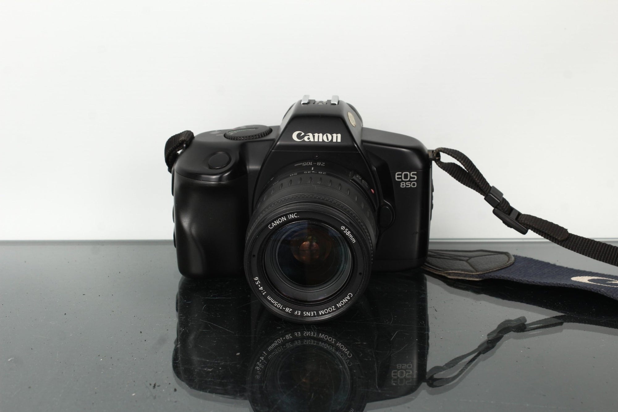 Canon EOS 850 + Canon Zoom Lens EF 28 - 105mm 1:4 - 5.6 - Dutch|Thrift