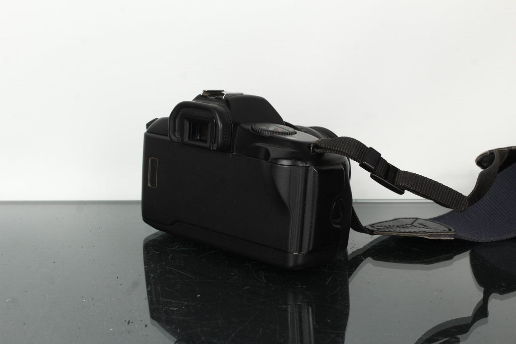 Canon EOS 850 + Canon Zoom Lens EF 28 - 105mm 1:4 - 5.6 - Dutch|Thrift