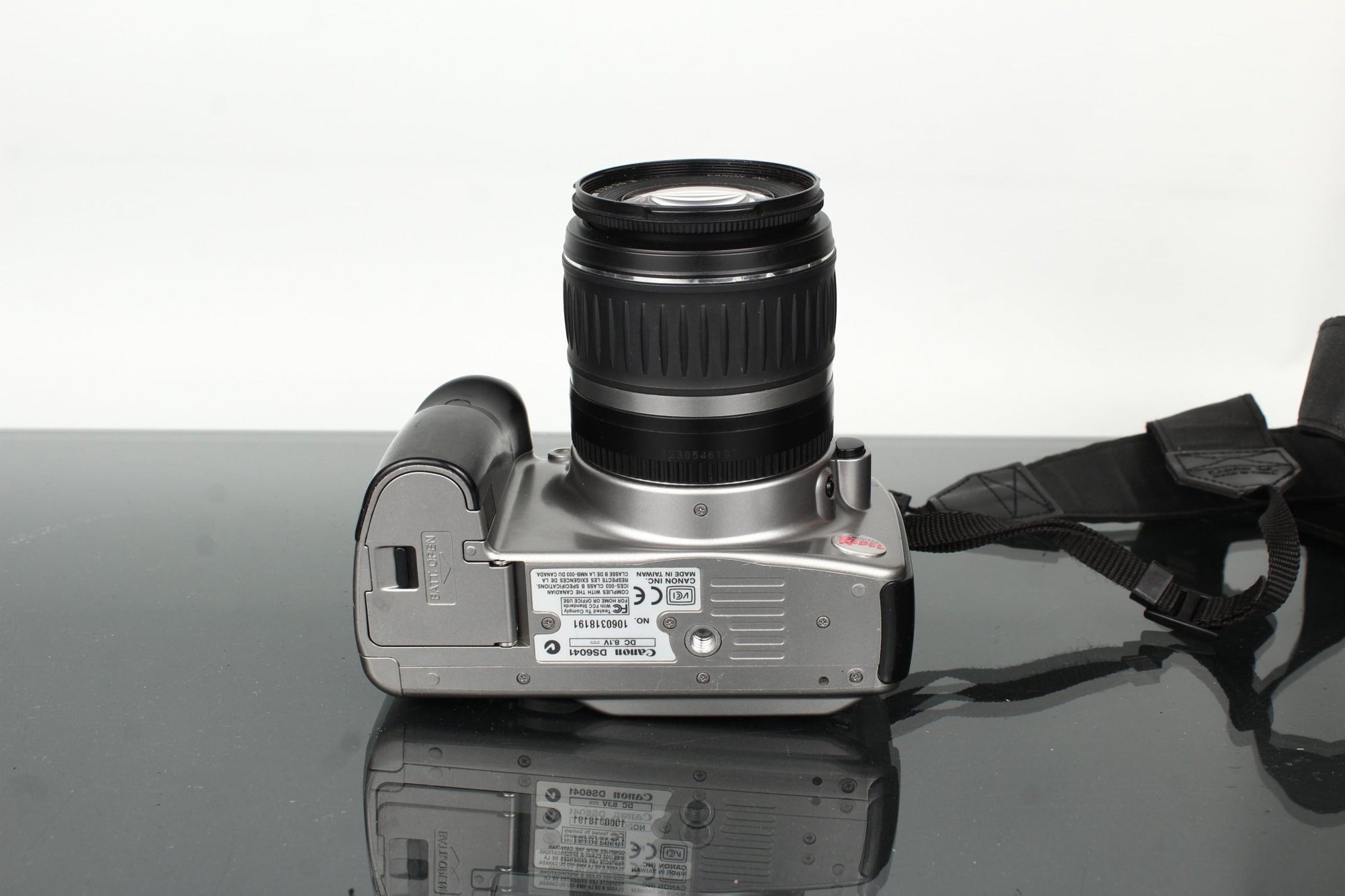 Canon EOS + Canon EF - S 18 - 55mm f/3.5 - 5.6 II - Dutch|Thrift