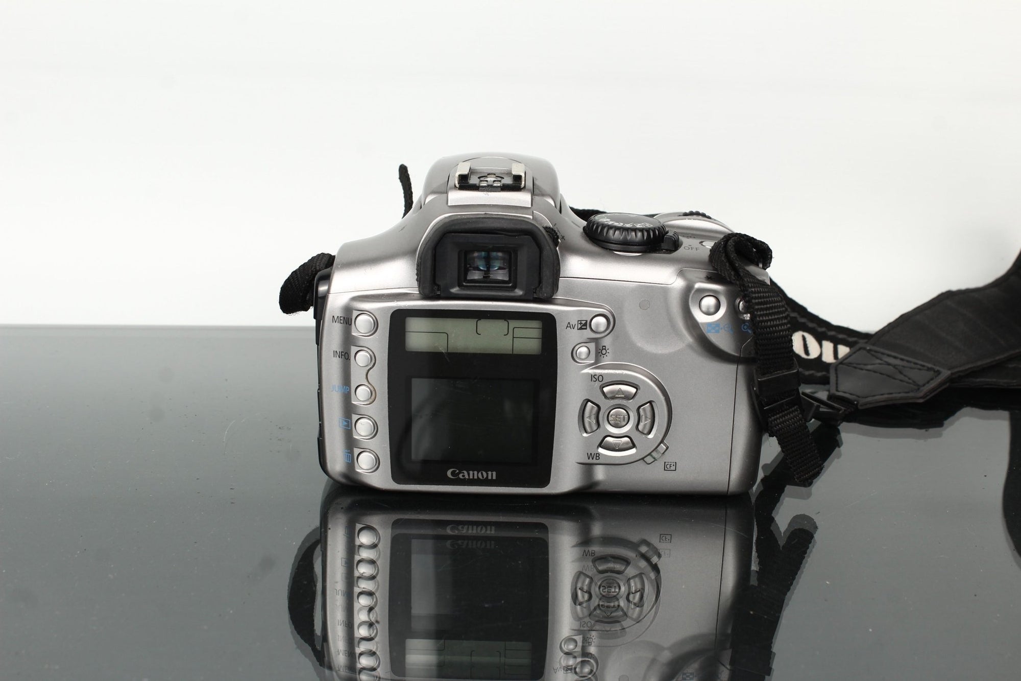 Canon EOS + Canon EF - S 18 - 55mm f/3.5 - 5.6 II - Dutch|Thrift