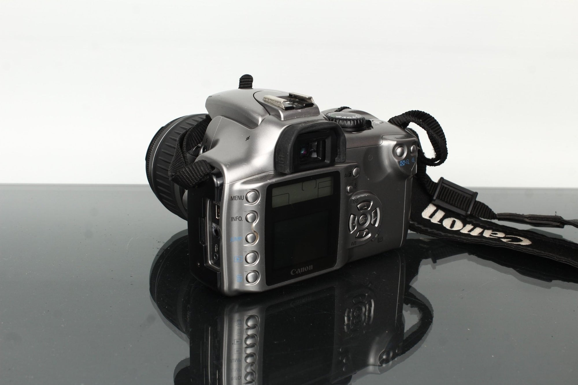 Canon EOS + Canon EF - S 18 - 55mm f/3.5 - 5.6 II - Dutch|Thrift