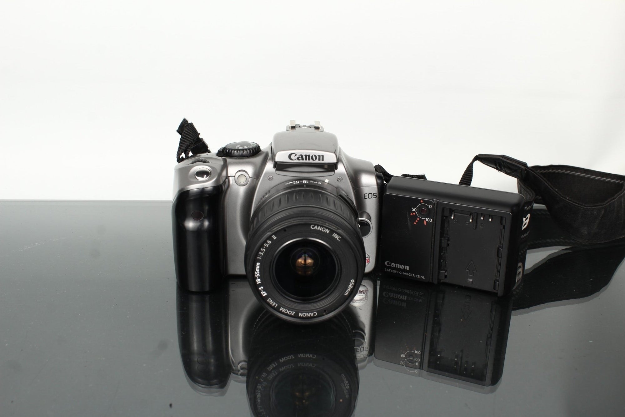 Canon EOS + Canon EF - S 18 - 55mm f/3.5 - 5.6 II - Dutch|Thrift