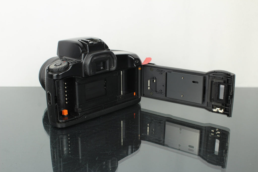 Canon EOS Elan + Canon Zoom EF 35 - 80mm 1:4 - 5.6 lens - Dutch|Thrift