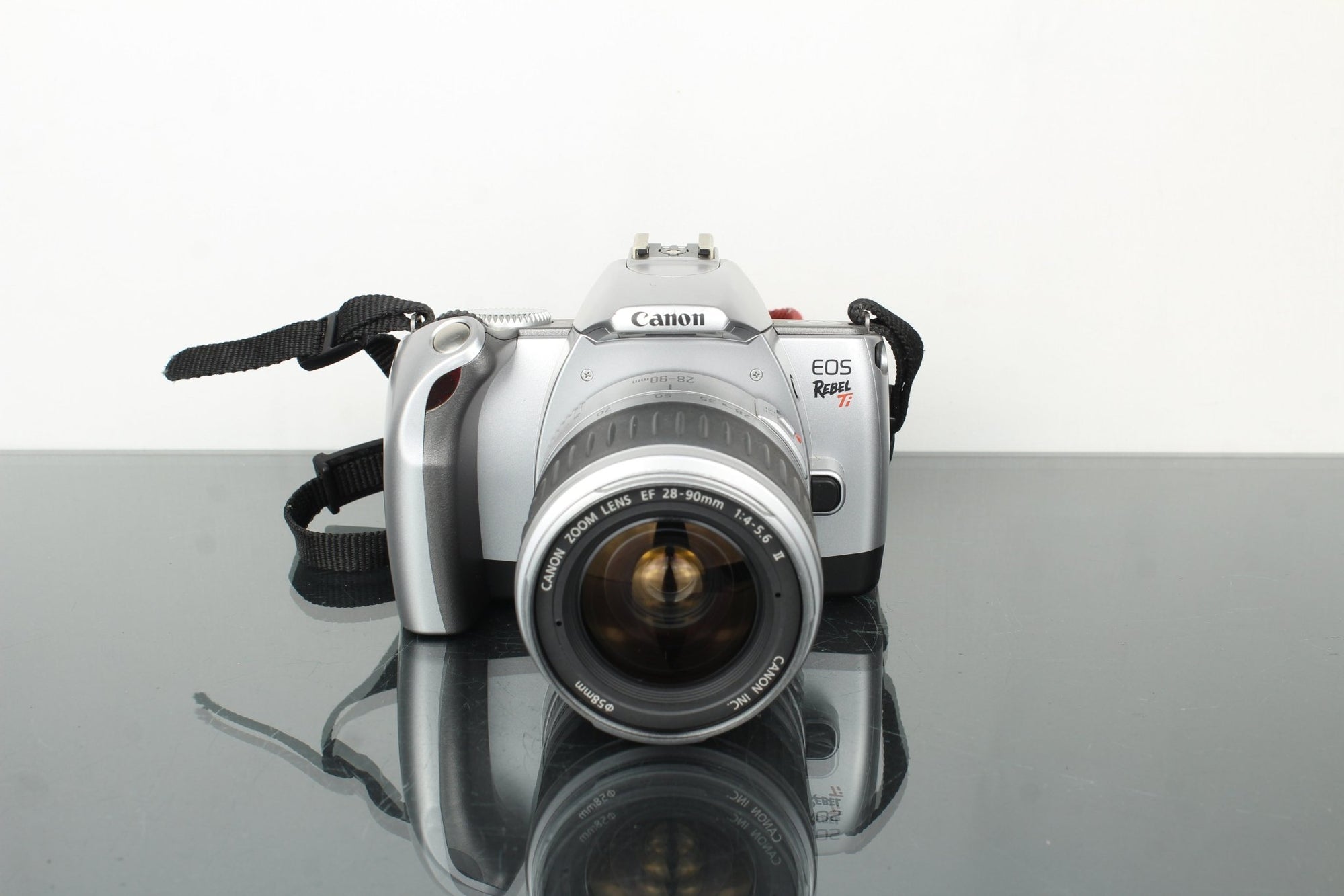 Canon EOS Rebel TI + Canon EF 28 - 90mm 1:4 - 5.6 lens - Dutch|Thrift