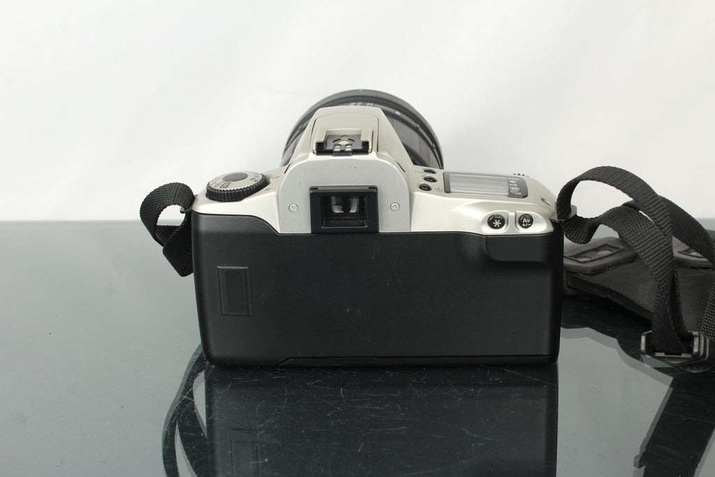 Canon EOS300 + Tamron AF Aspherical LD 28 - 200mm 1:3.8 - 5.6 (Canon EF mount) - Dutch|Thrift