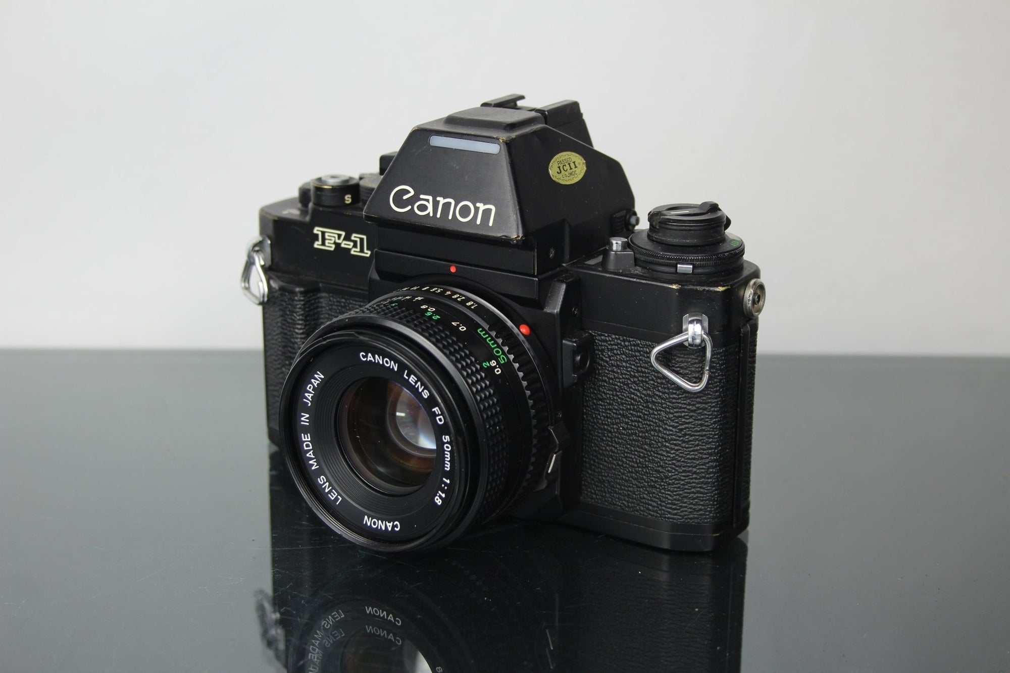 Canon F - 1 + 50mm 1.8 FD lens - Dutch|Thrift