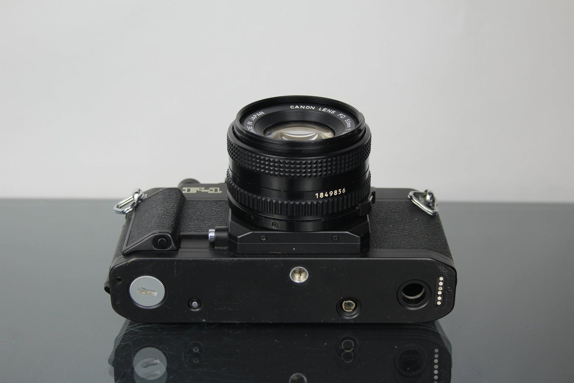 Canon F - 1 + 50mm 1.8 FD lens - Dutch|Thrift