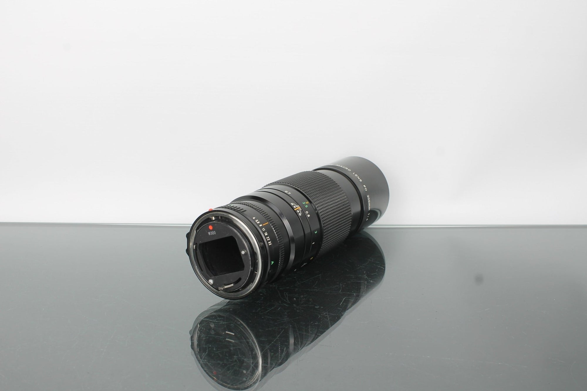 Canon FD 200mm 1:4 - Dutch|Thrift