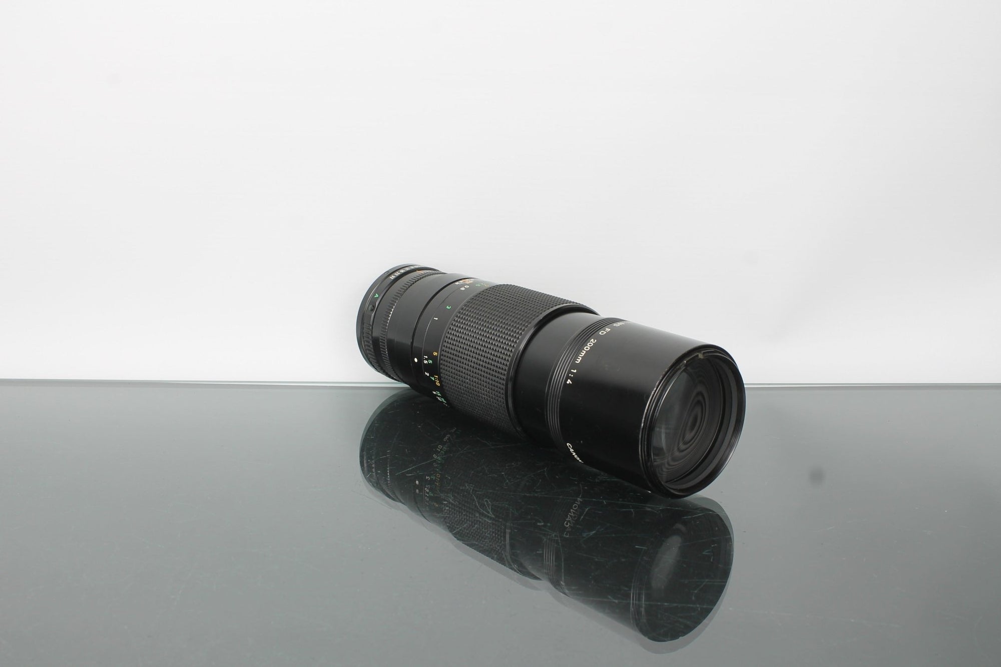 Canon FD 200mm 1:4 - Dutch|Thrift