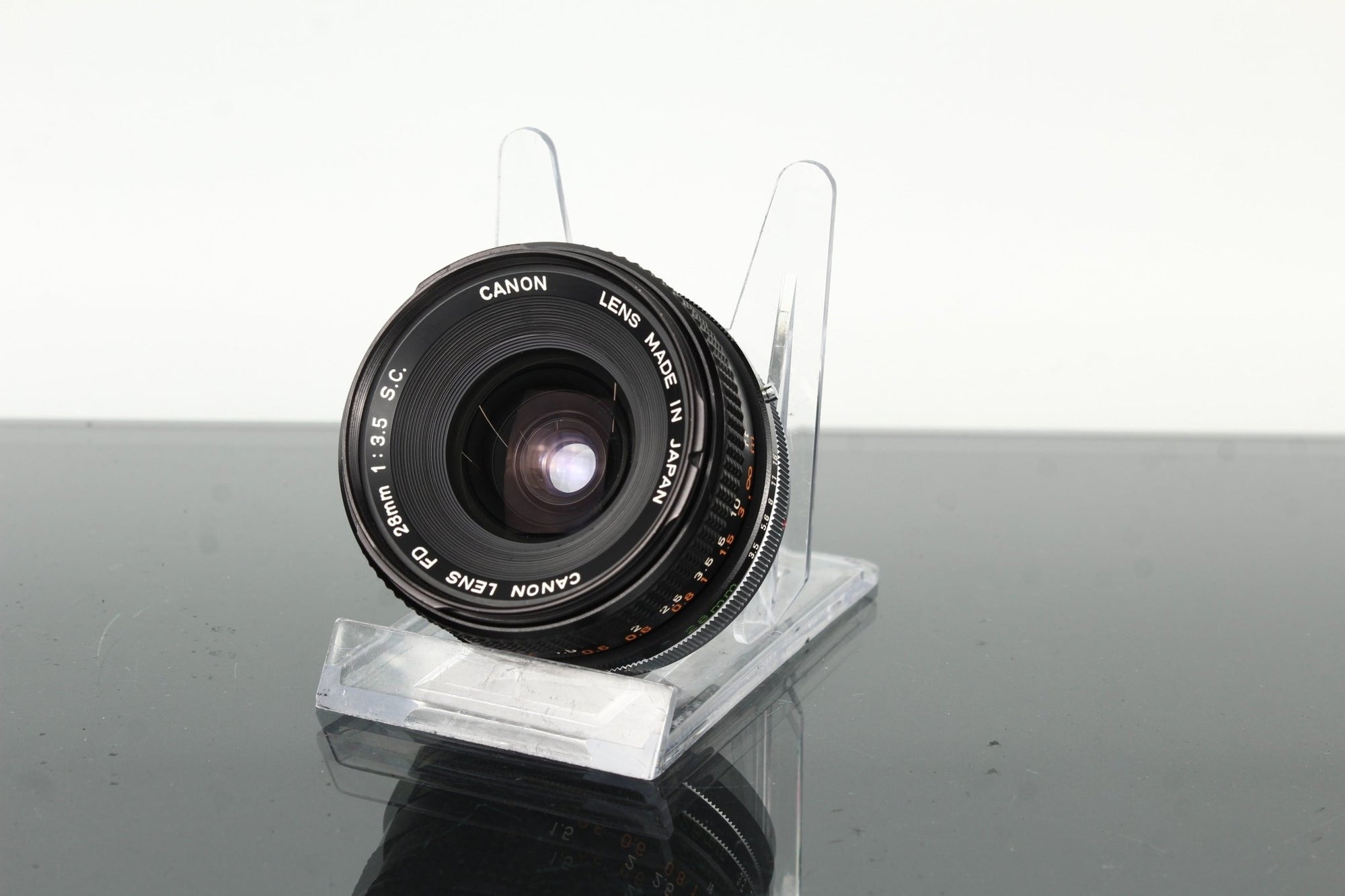 Canon FD 28mm f/3.5 - Dutch|Thrift