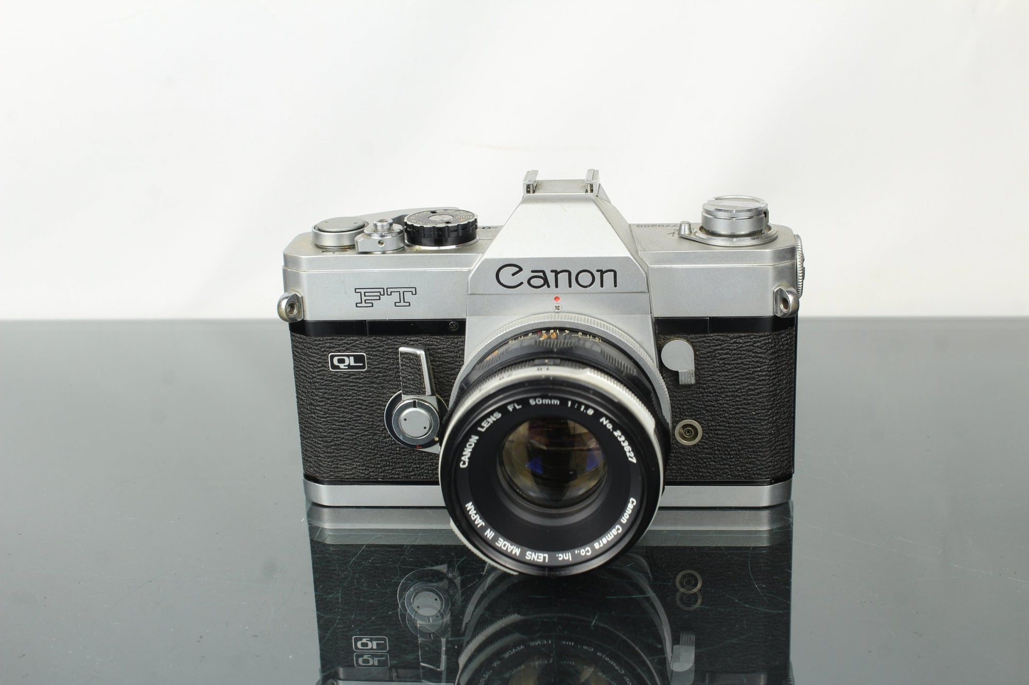 Canon FT QL + 50mm 1.8 Canon FL lens - Dutch|Thrift