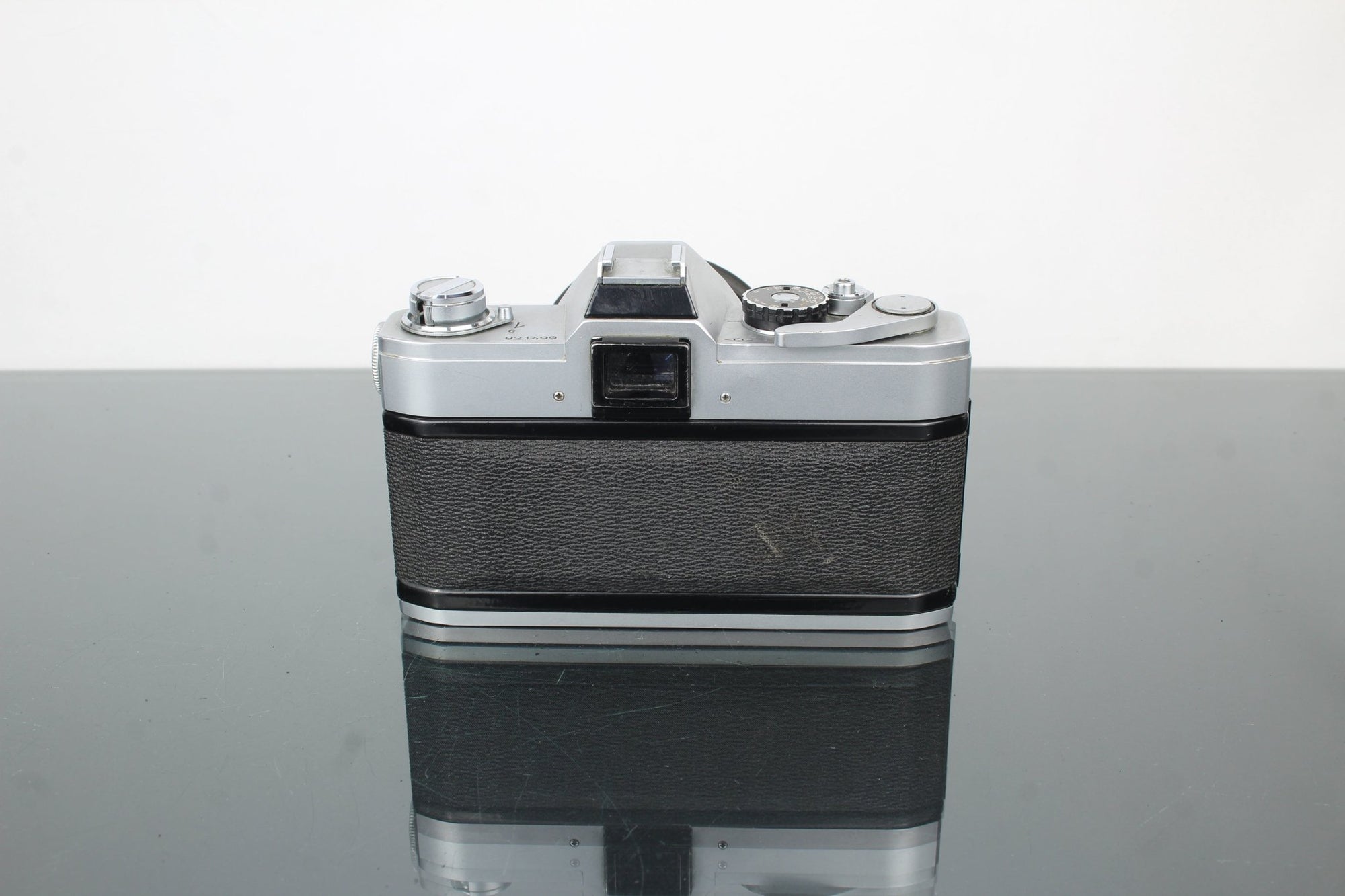 Canon FT QL + Canon FL 50mm 1:1.8 lens - Dutch|Thrift