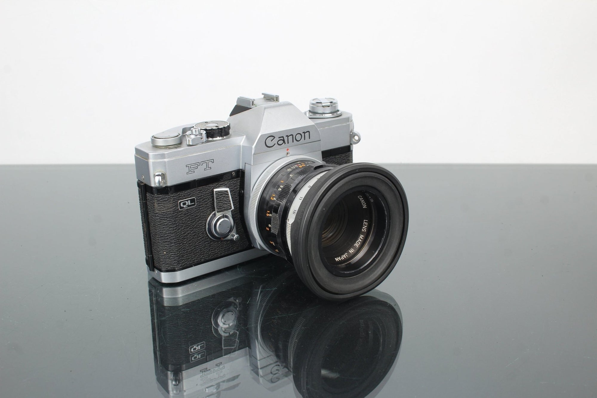 Canon FT QL + Canon FL 50mm 1:1.8 lens - Dutch|Thrift