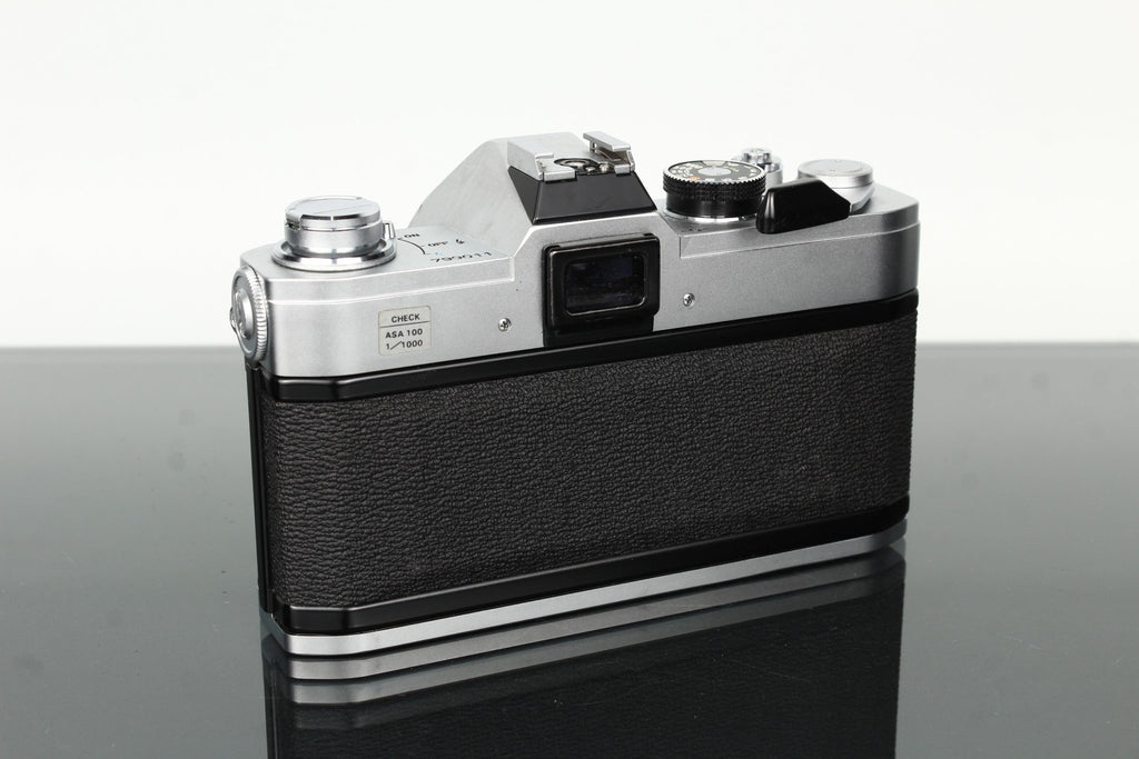 Canon FTb + Canon FD 28mm f/2.8 - Dutch|Thrift