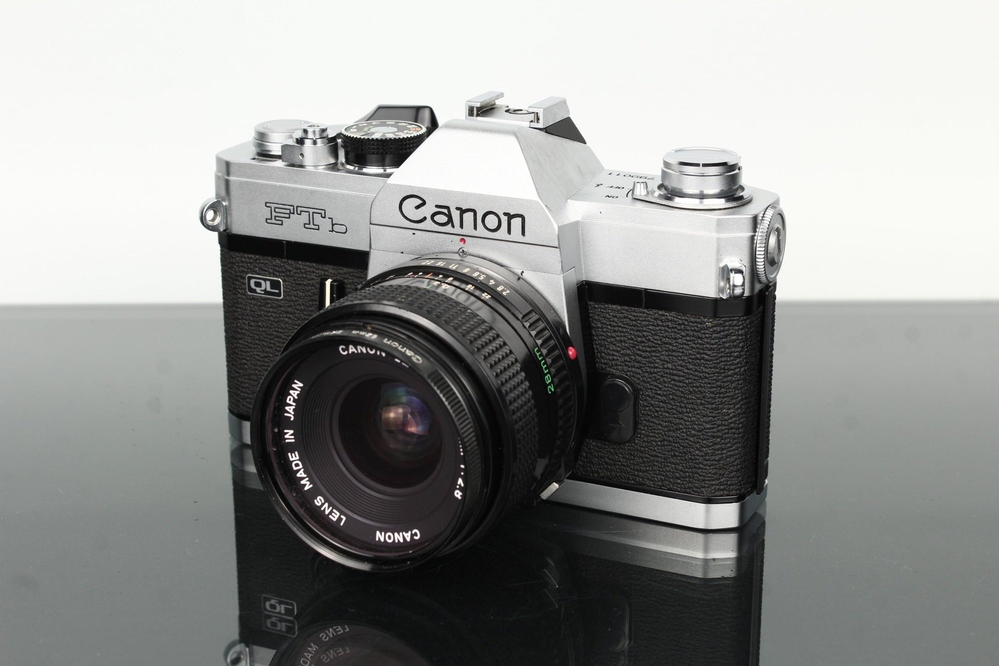 Canon FTb + Canon FD 28mm f/2.8 - Dutch|Thrift