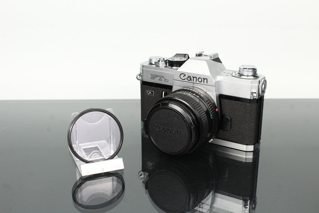 Canon FTb + Canon FD 28mm f/2.8 - Dutch|Thrift