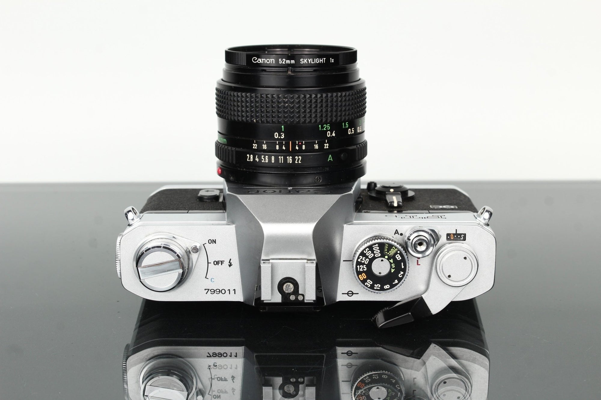 Canon FTb + Canon FD 28mm f/2.8 - Dutch|Thrift