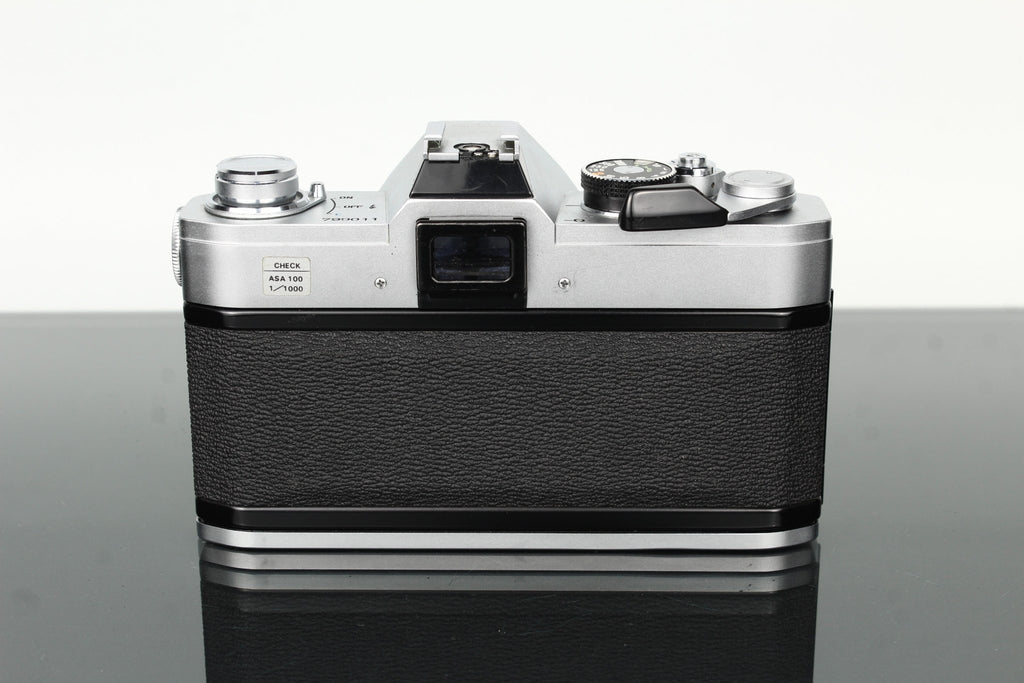 Canon FTb + Canon FD 28mm f/2.8 - Dutch|Thrift