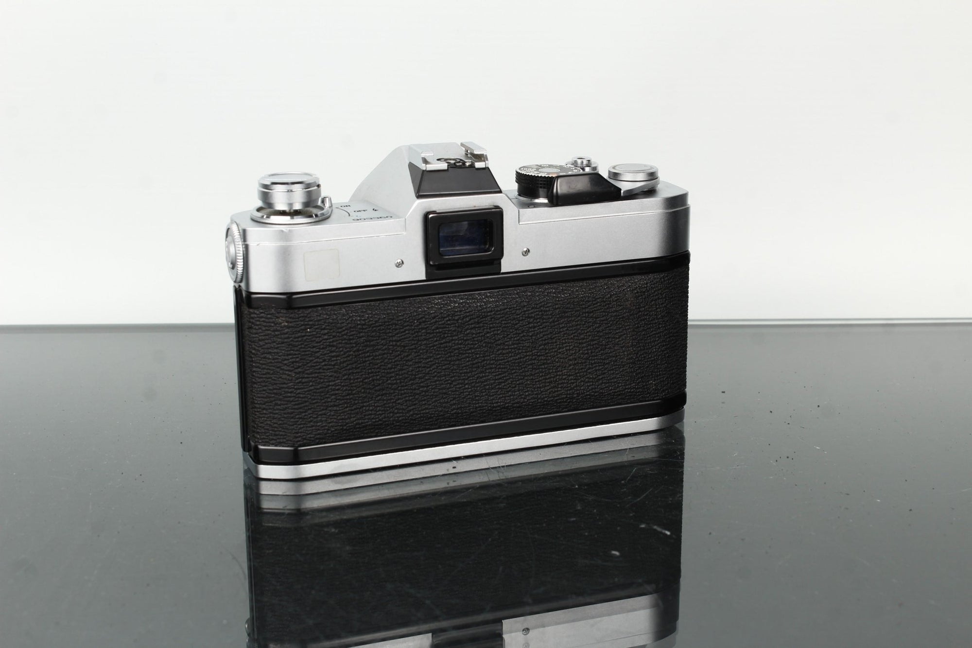 Canon FTb + Canon FD 50mm f/1.8 - Dutch|Thrift