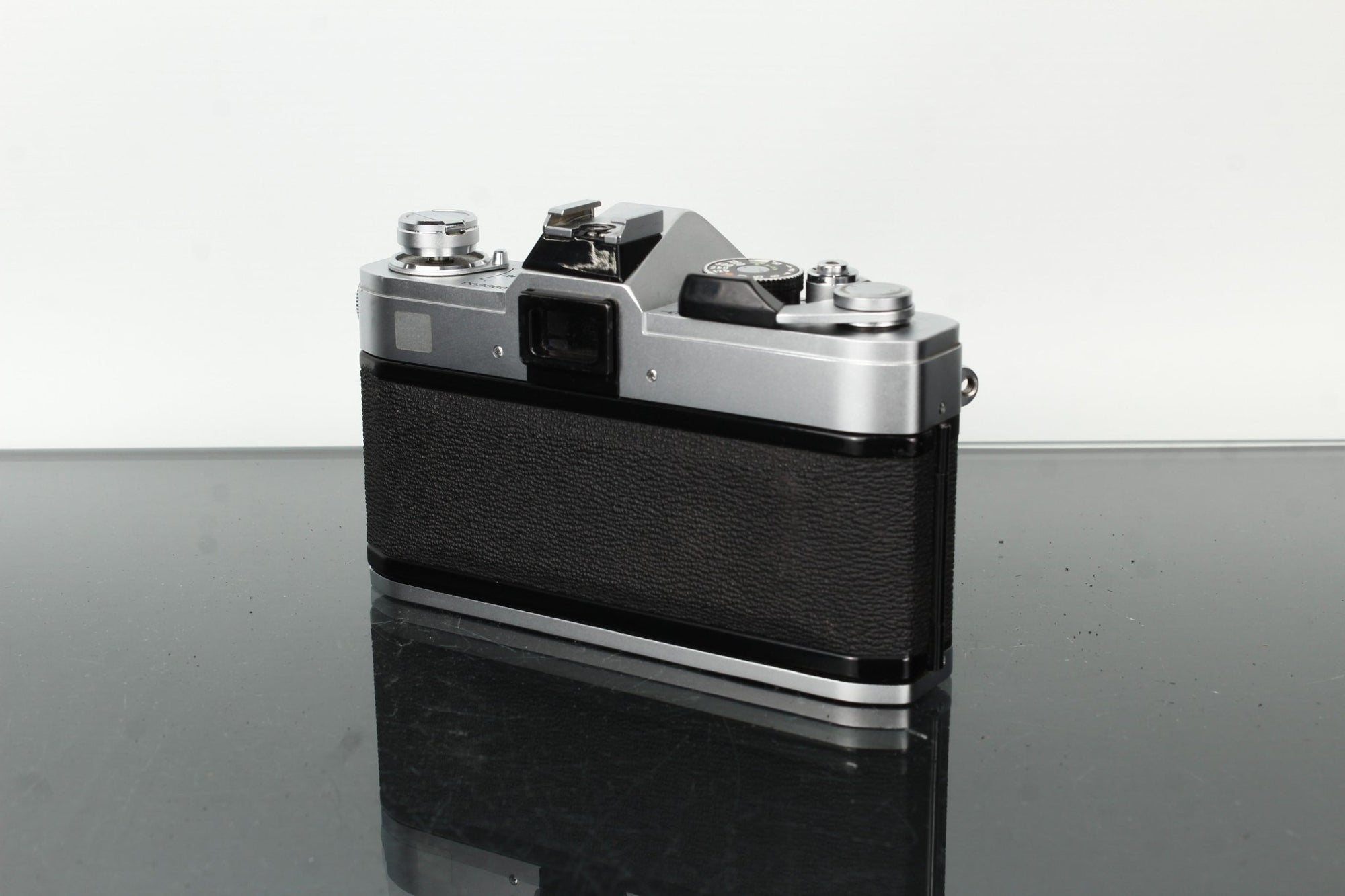 Canon FTb + Canon FD 50mm f/1.8 - Dutch|Thrift