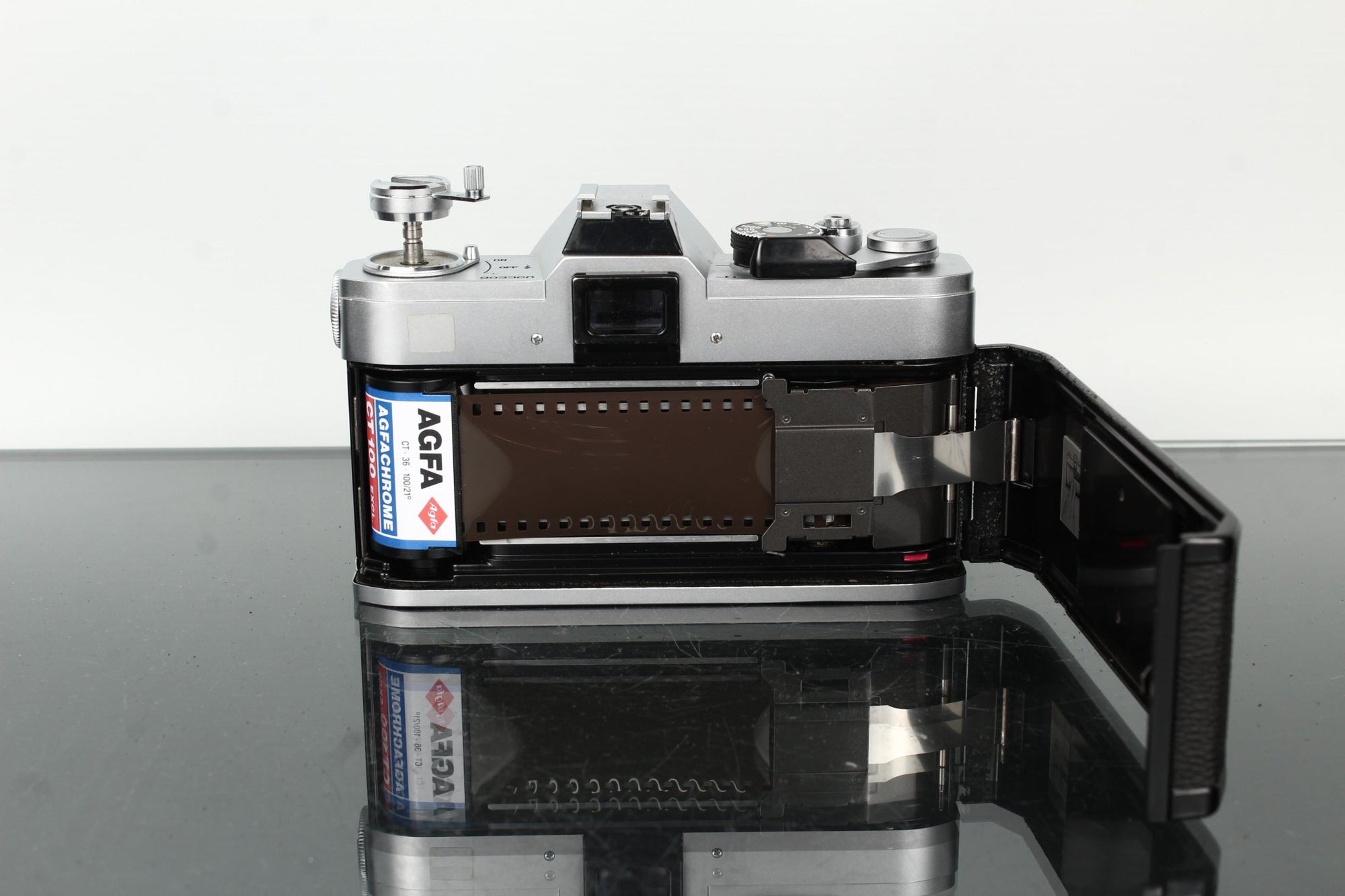 Canon FTb + Canon FD 50mm f/1.8 - Dutch|Thrift