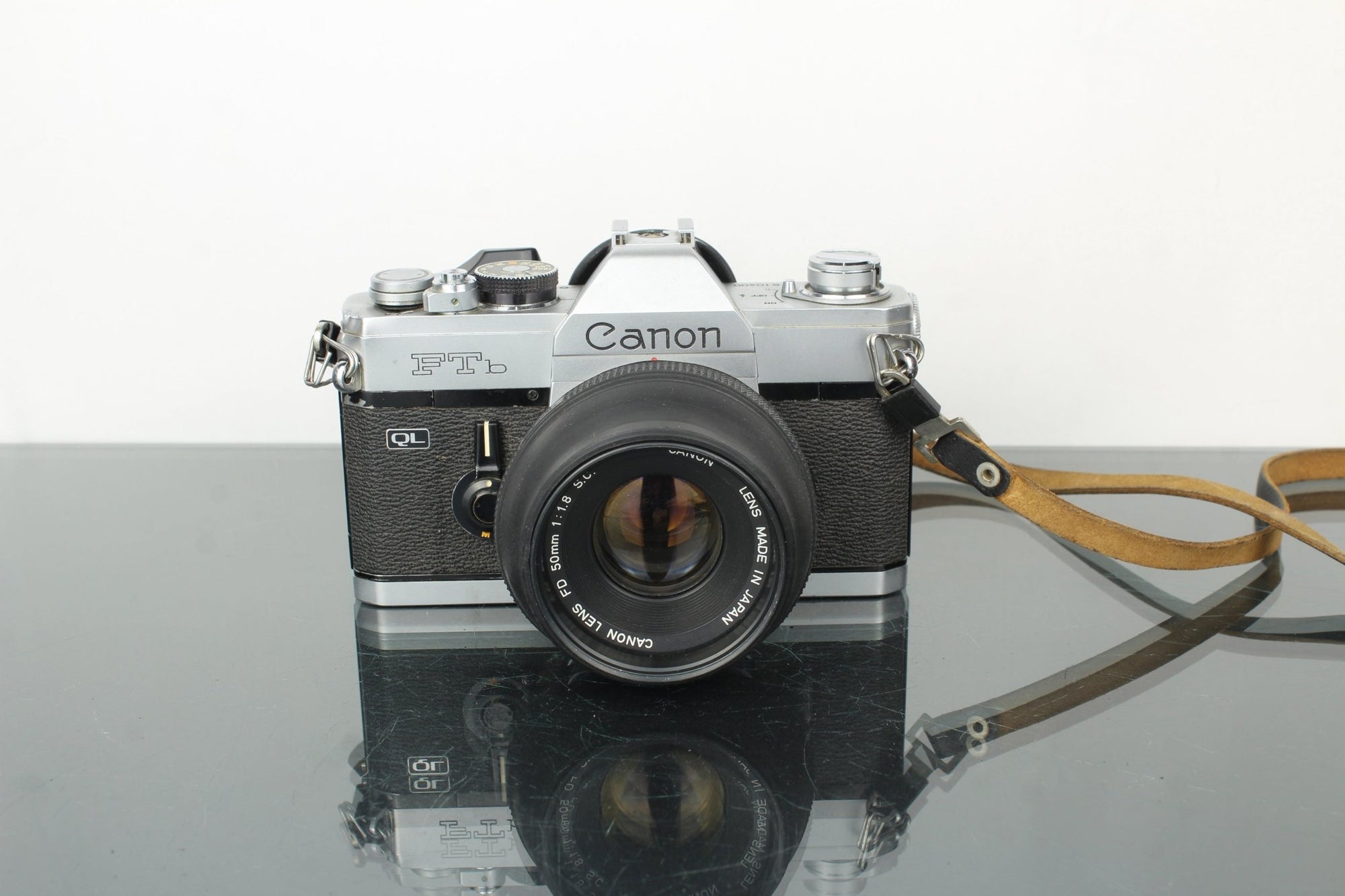 Canon FTb QL + 50mm 1.8 Canon FD lens - Dutch|Thrift