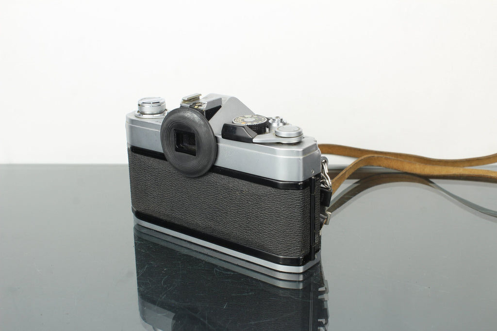 Canon FTb QL + 50mm 1.8 Canon FD lens - Dutch|Thrift