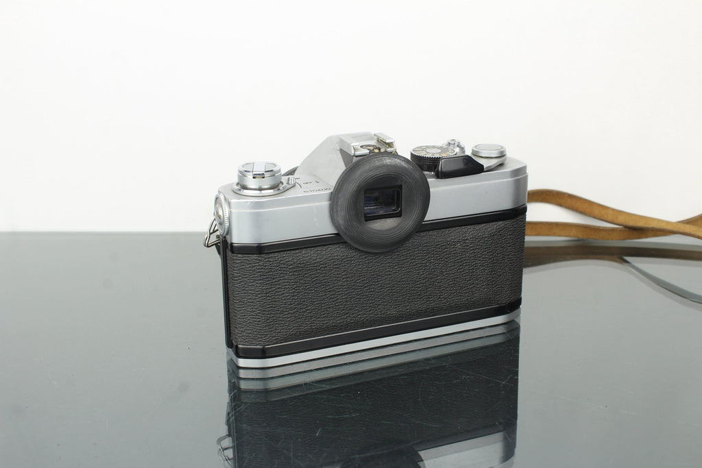 Canon FTb QL + 50mm 1.8 Canon FD lens - Dutch|Thrift