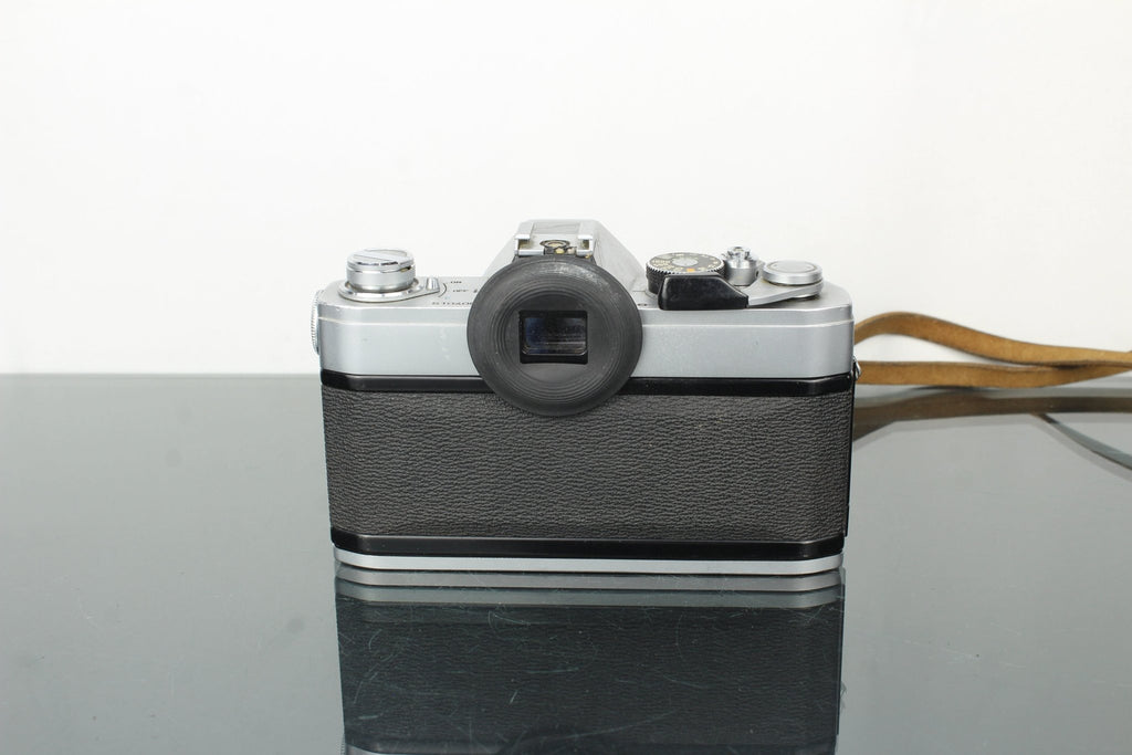 Canon FTb QL + 50mm 1.8 Canon FD lens - Dutch|Thrift