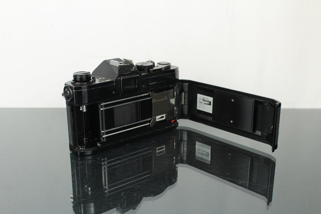 Canon FTb QL + 50mm 1.8 FD Canon lens - Dutch|Thrift