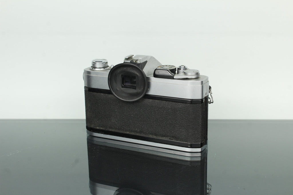 Canon FTb QL + FD 28mm f/2.8 - Dutch|Thrift