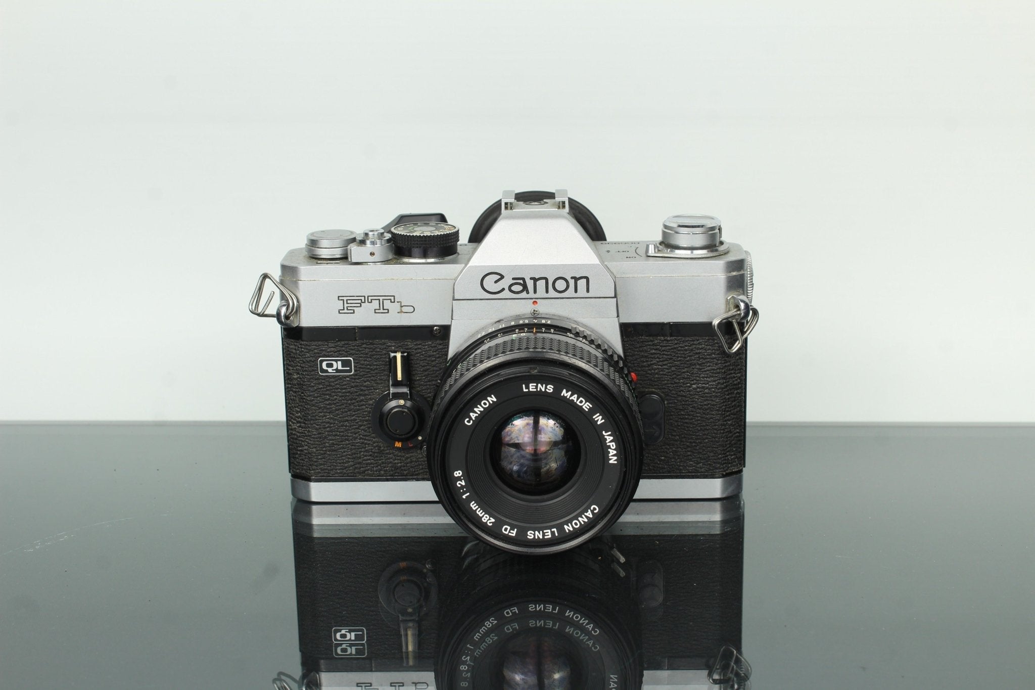 Canon FTb QL 35mm Film Camera with FD 28mm f/2.8 Lens – Dutch|Thrift