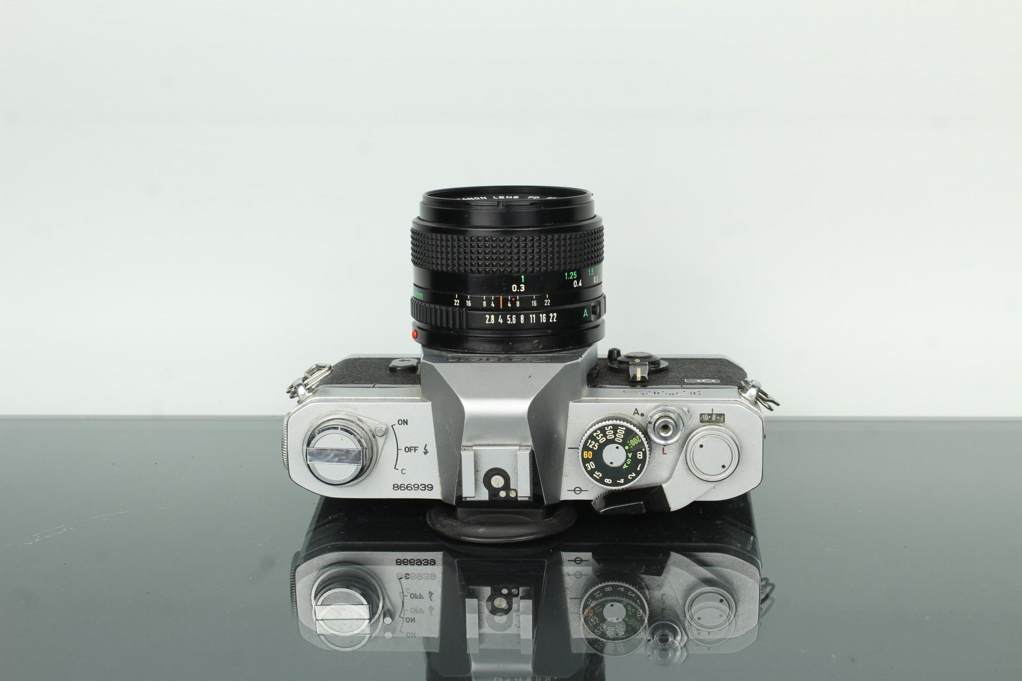 Canon FTb QL + FD 28mm f/2.8 - Dutch|Thrift