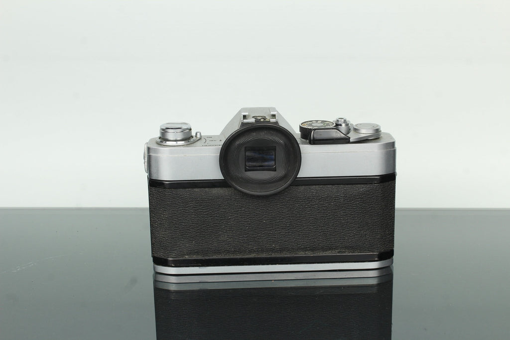 Canon FTb QL + FD 28mm f/2.8 - Dutch|Thrift