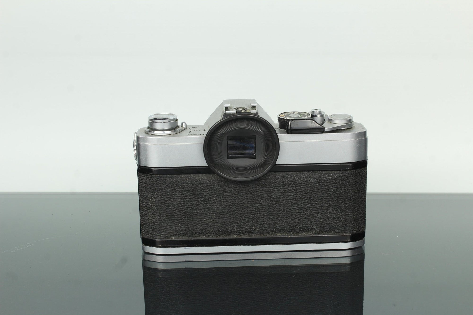 Canon FTb QL + FD 28mm f/2.8 - Dutch|Thrift