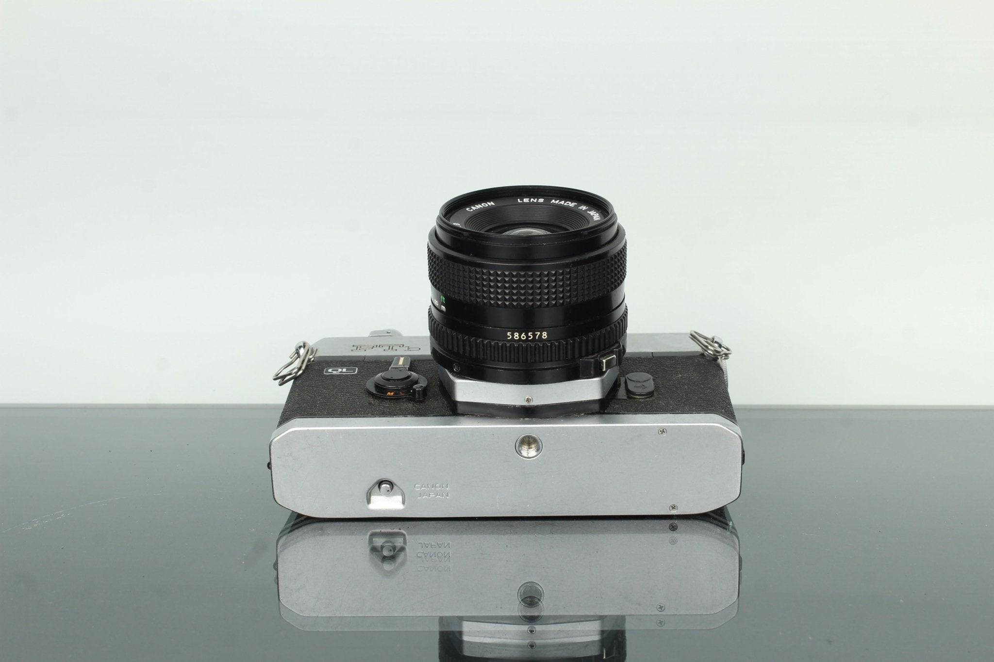 Canon FTb QL 35mm Film Camera with FD 28mm f/2.8 Lens – Dutch|Thrift