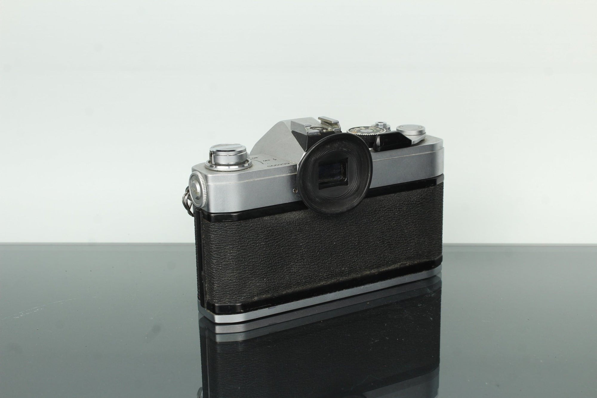 Canon FTb QL + FD 28mm f/2.8 - Dutch|Thrift