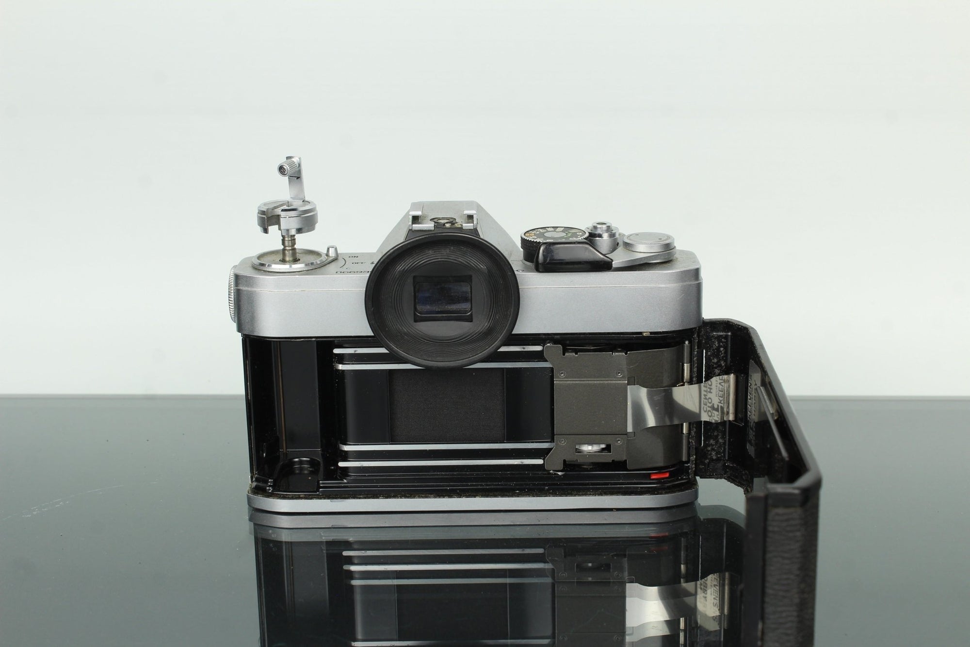 Canon FTb QL + FD 28mm f/2.8 - Dutch|Thrift