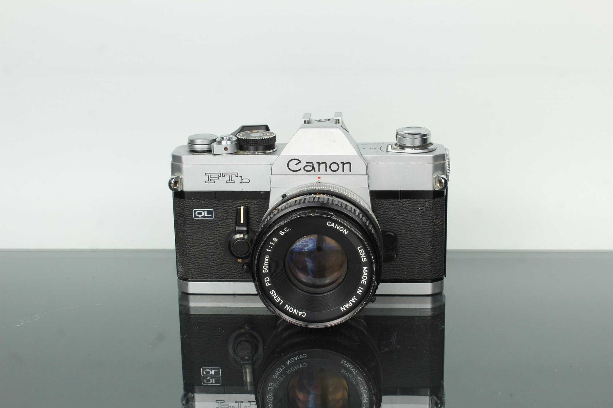 Canon FTb QL + FD 50mm f/1.8 S.C. - Dutch|Thrift