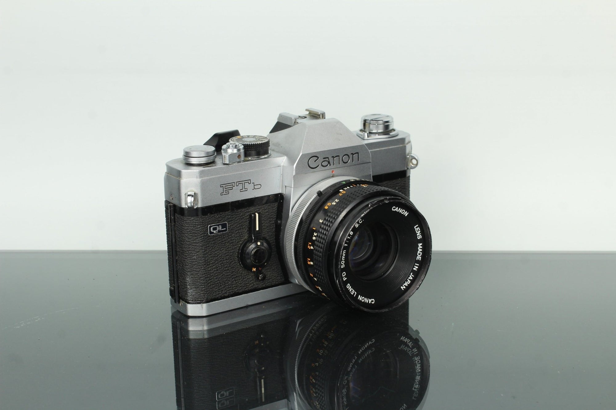 Canon FTb QL + FD 50mm f/1.8 S.C. - Dutch|Thrift
