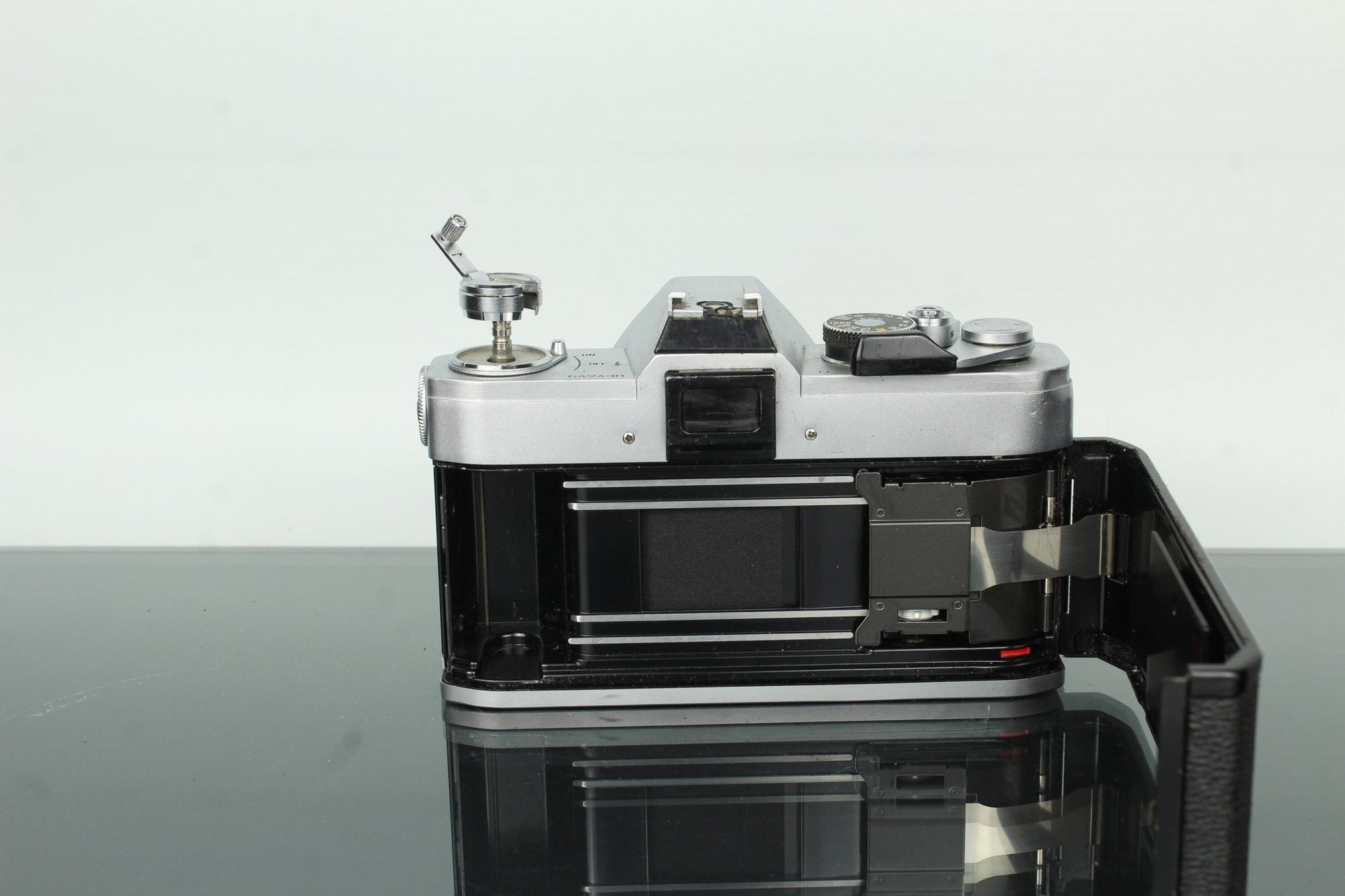 Canon FTb QL + FD 50mm f/1.8 S.C. - Dutch|Thrift