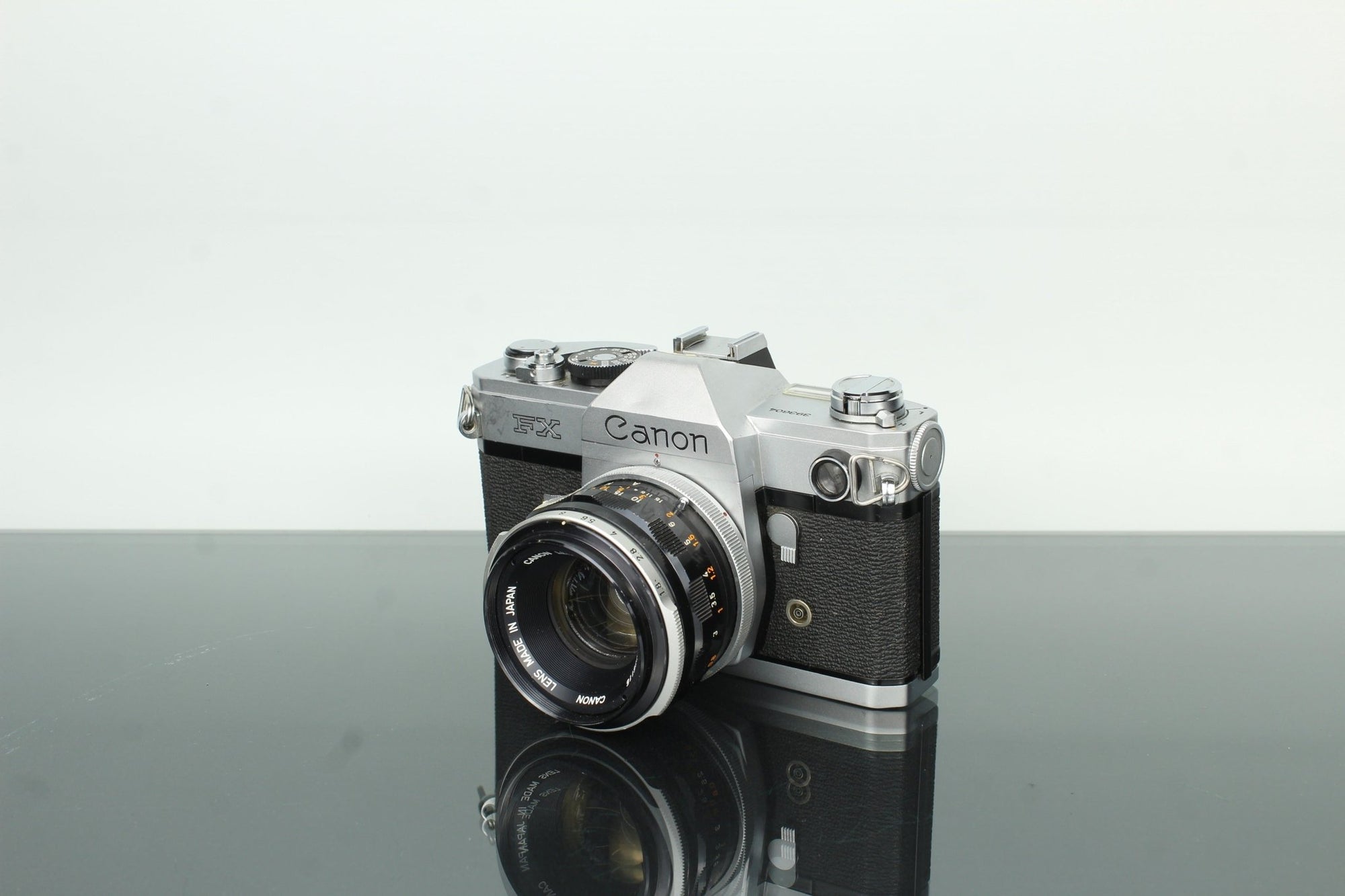 Canon FX + Canon FL 50mm f/1.8 - Dutch|Thrift