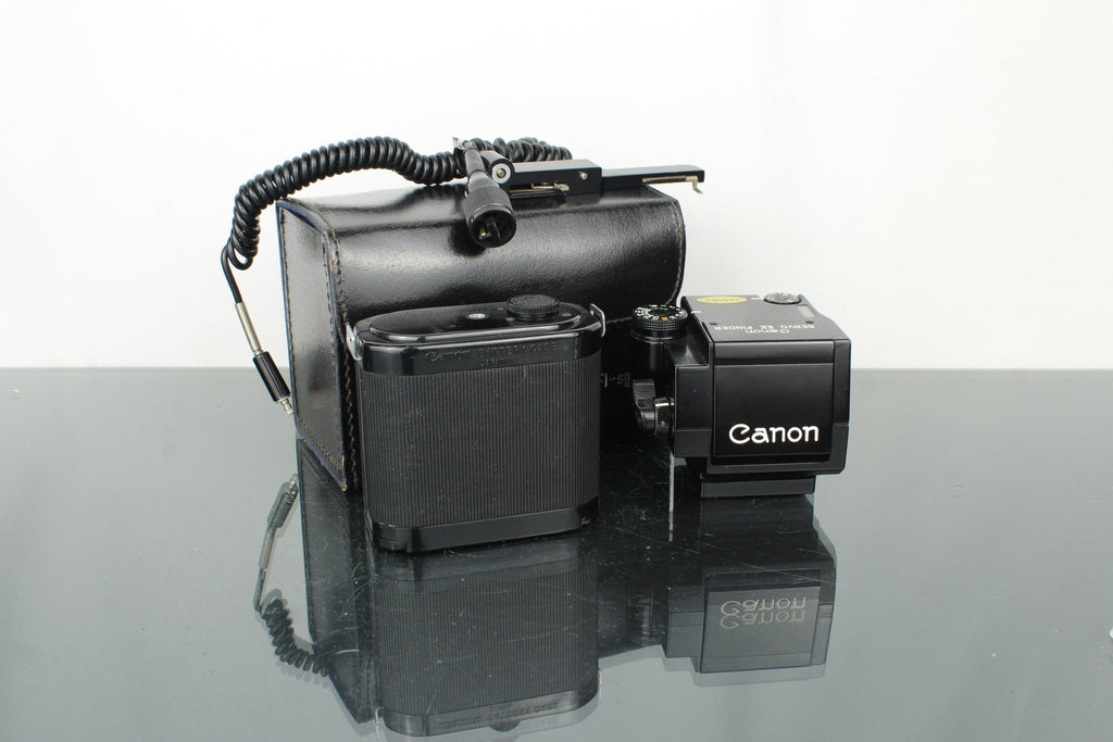 Canon Servo EE Finder + Canon Battery case - Dutch|Thrift